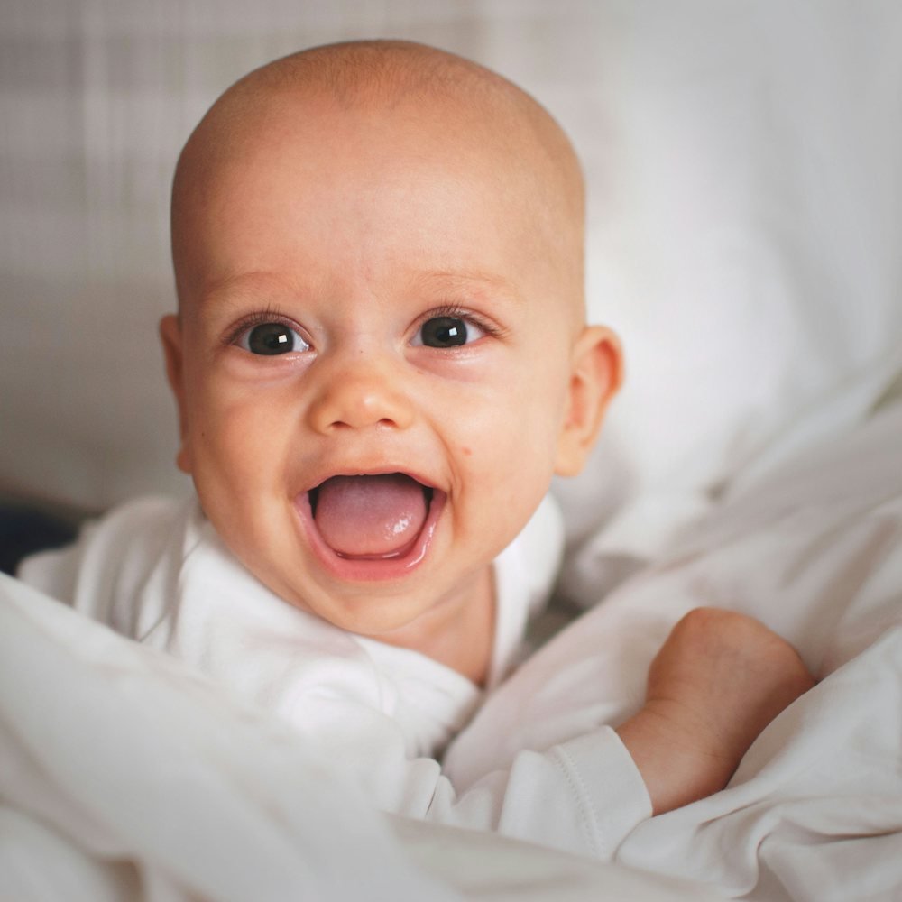 Bebé a dormir tranquilo — sono seguro aos 2 meses
